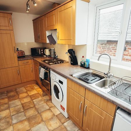 Cottages In Derbyshire, Oak Cottage Hazelwood 외부 사진